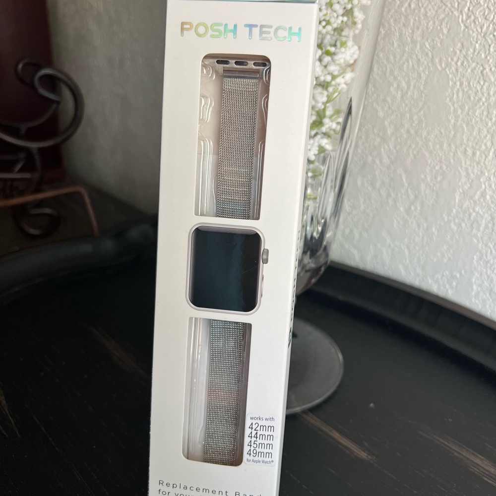Silver Mesh Apple Watch Band - Picture 3 of 7
